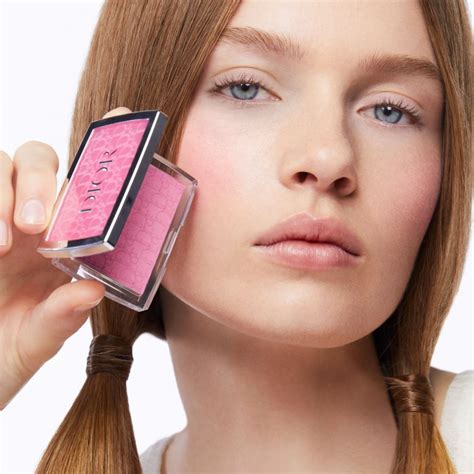 DIOR Backstage Rosy Glow Blush rozjaśniający róż do policzków .